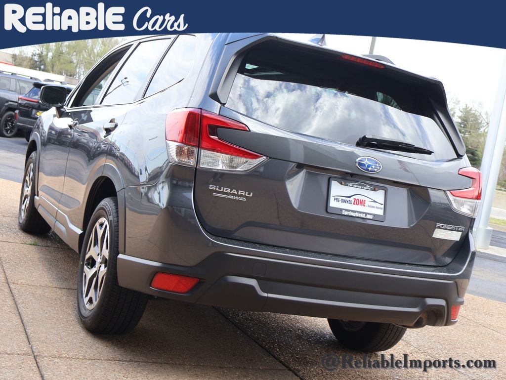 Used 2023 Magnetite Gray Metallic Subaru Premium image 4