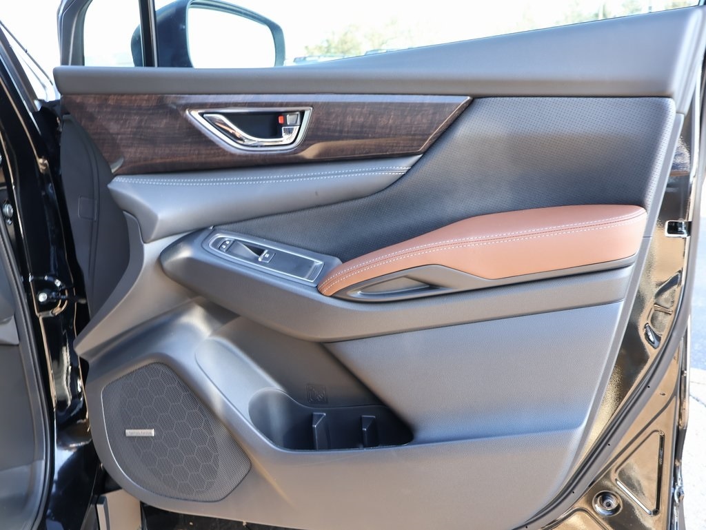 New 2026 Crystal Black Silica Subaru Touring 7-Passenger image 8