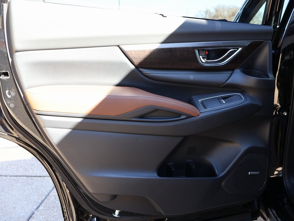 New 2026 Crystal Black Silica Subaru Touring 7-Passenger image 18