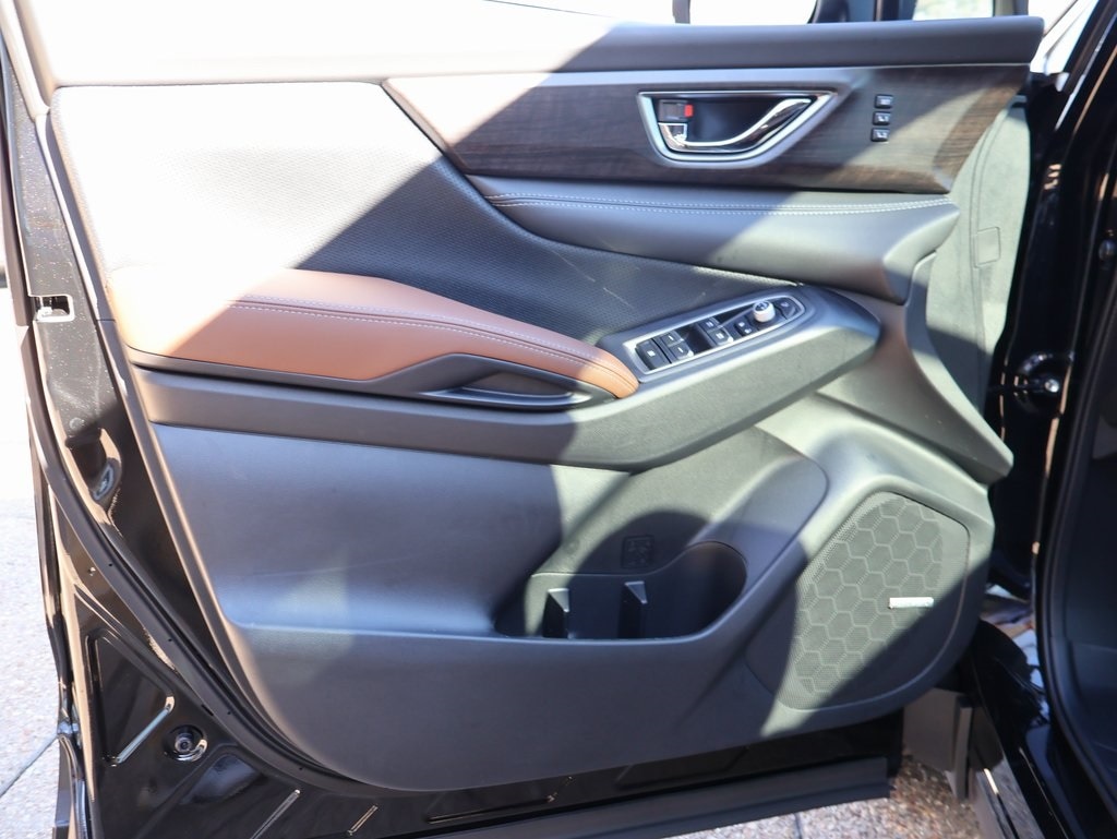 New 2026 Crystal Black Silica Subaru Touring 7-Passenger image 22