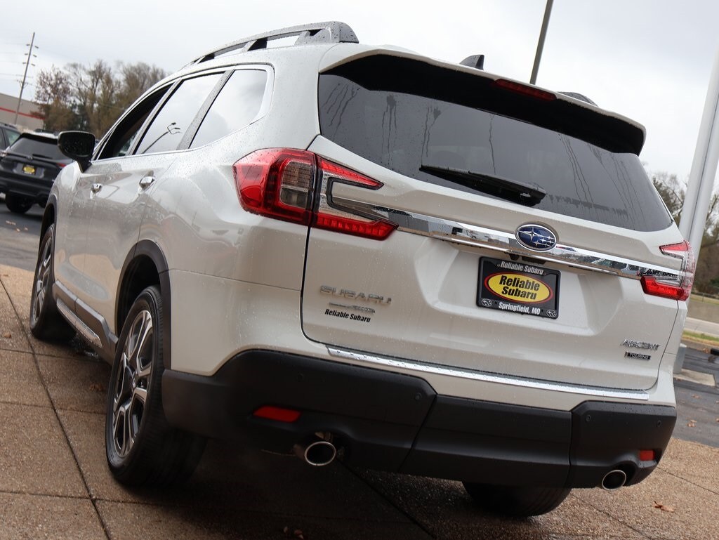 2025 Subaru Ascent Touring photo 3