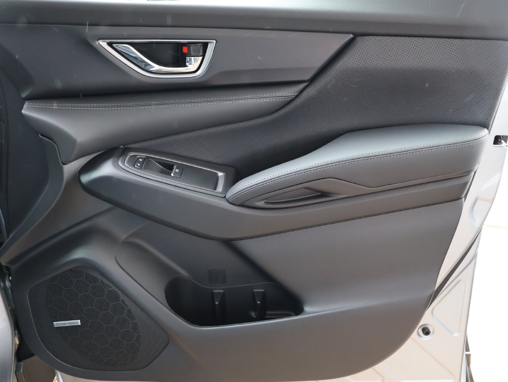 New 2027 Ice Silver Subaru Limited 7-Passenger image 7