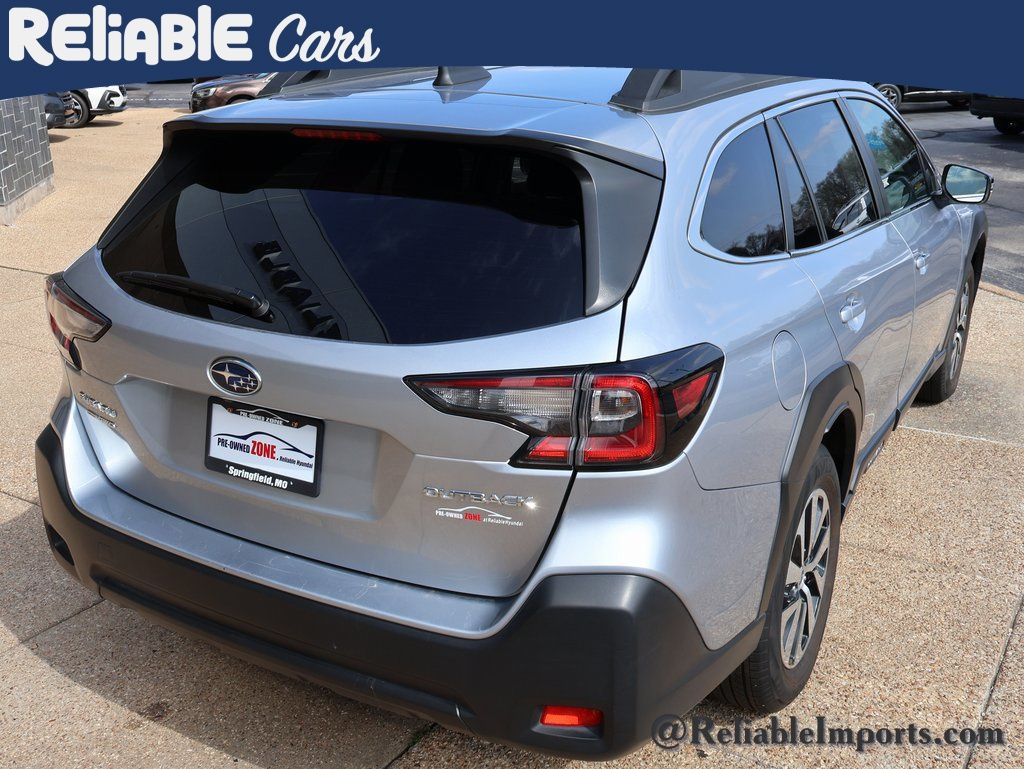 Used 2025 Ice Silver Metallic Subaru Premium image 6