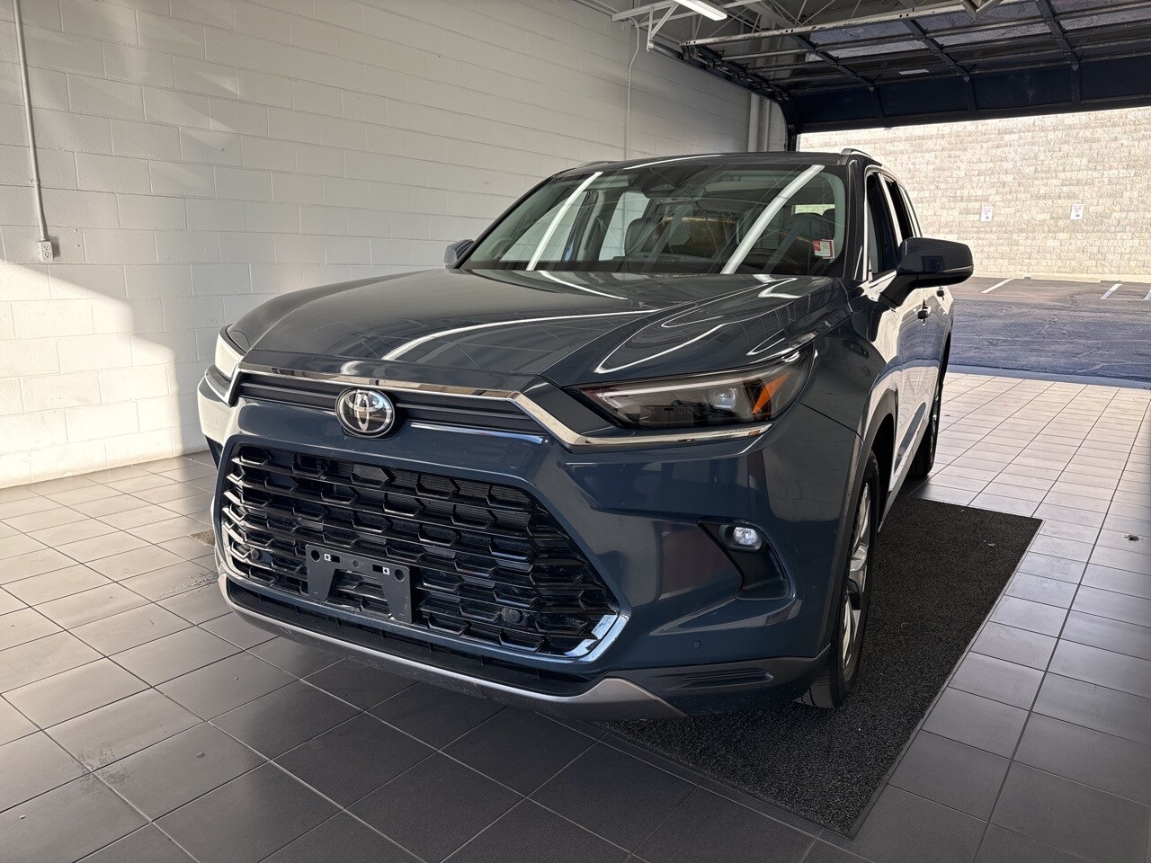 2025 Toyota Grand Highlander Limited photo 3