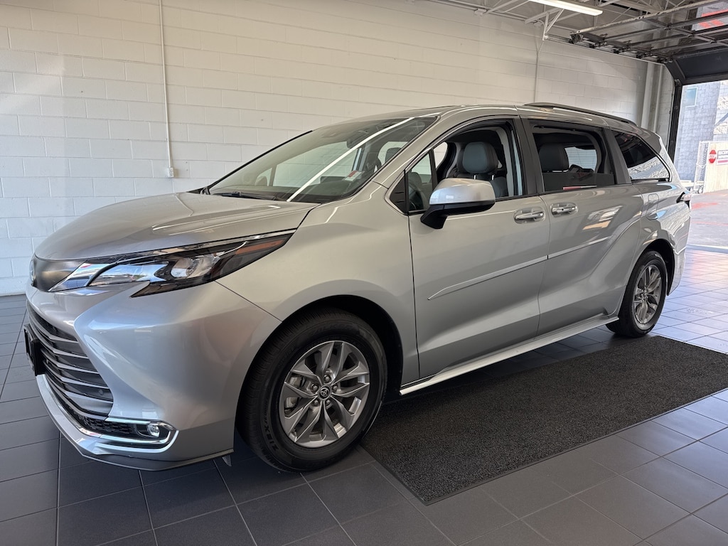 Certified 2024 Toyota Sienna XLE Minivan/Van