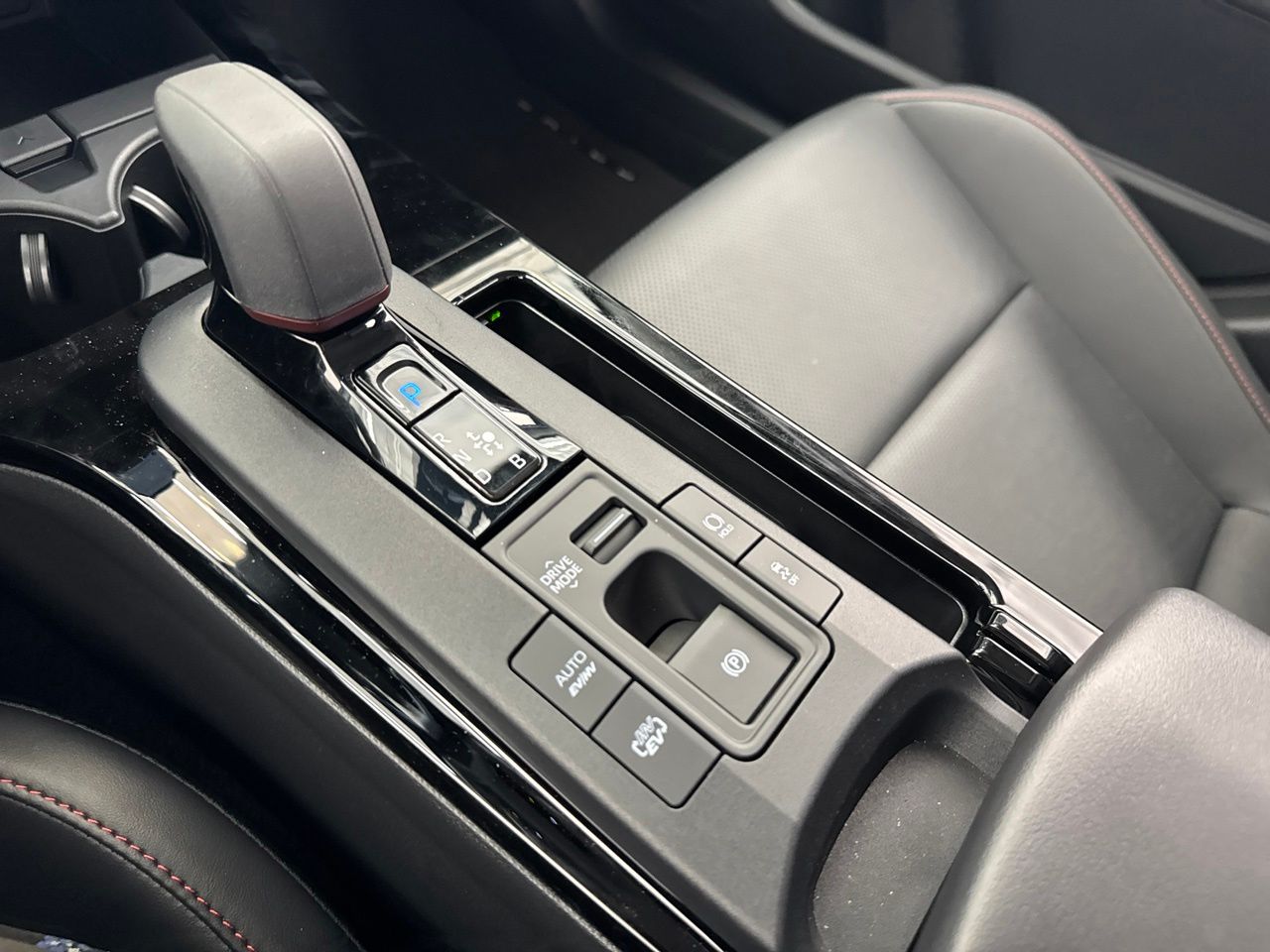 2026 Toyota Prius Plug-in Hybrid XSE Premium - Photo 29