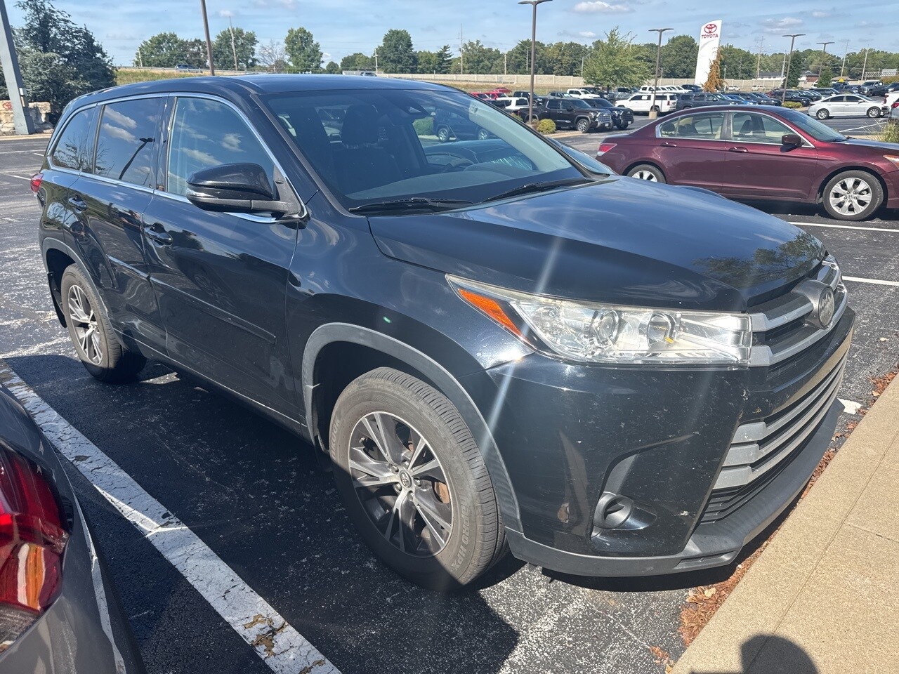 2017 Toyota Highlander LE photo 3