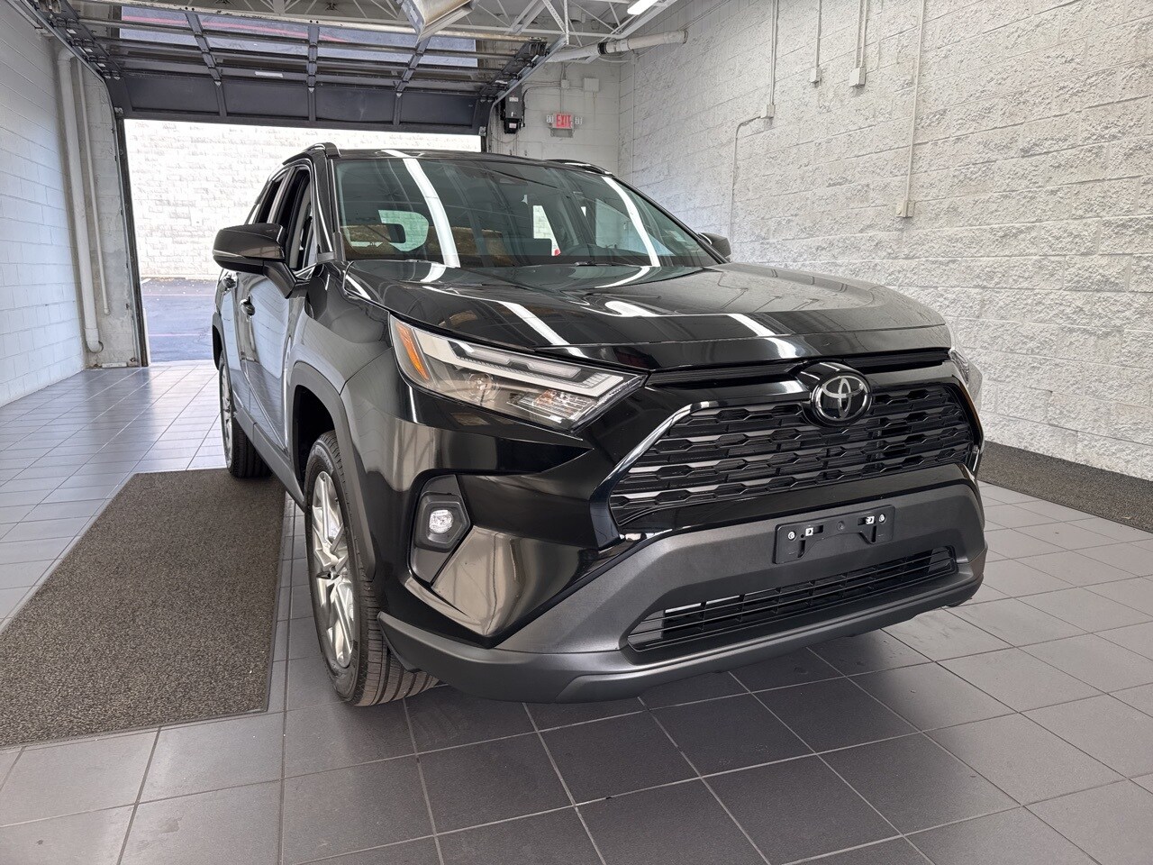 2024 Toyota RAV4 XLE Premium photo 2