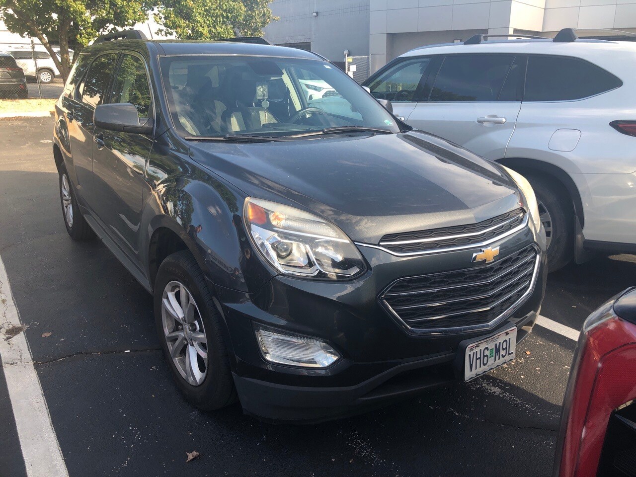 2017 Chevrolet Equinox LT photo 2