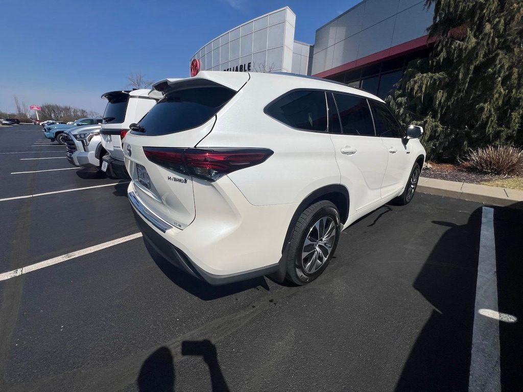 Used 2020 Toyota Highlander Hybrid XLE SUV