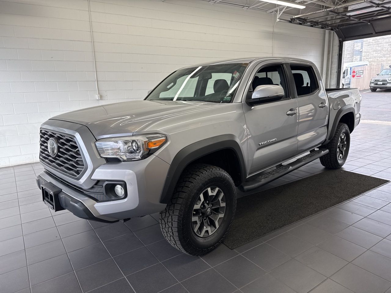 View vehicle photo 4