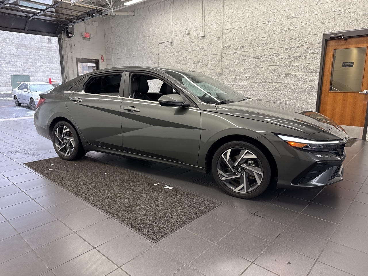 2024 Hyundai Elantra Limited's photo