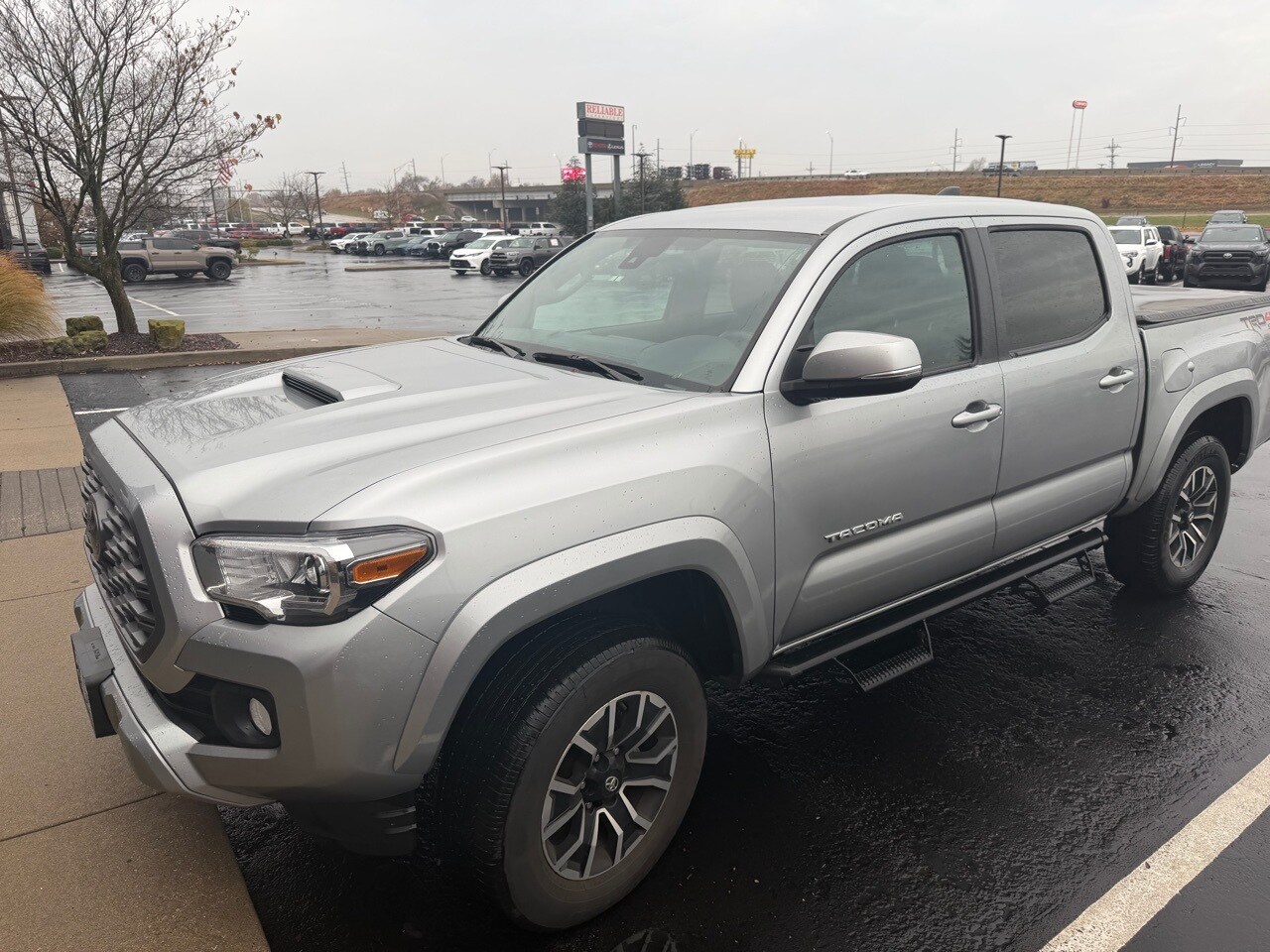 2023 Toyota Tacoma TRD Sport photo 4