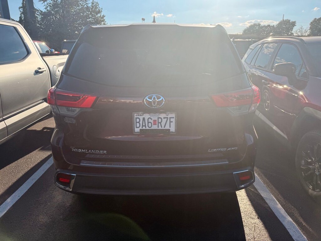 Used 2017 Toyota Highlander Limited SUV