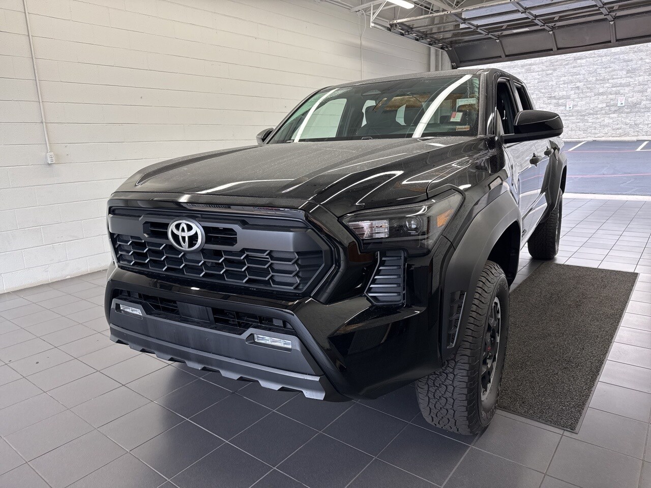 2024 Toyota Tacoma TRD Off-Road photo 3