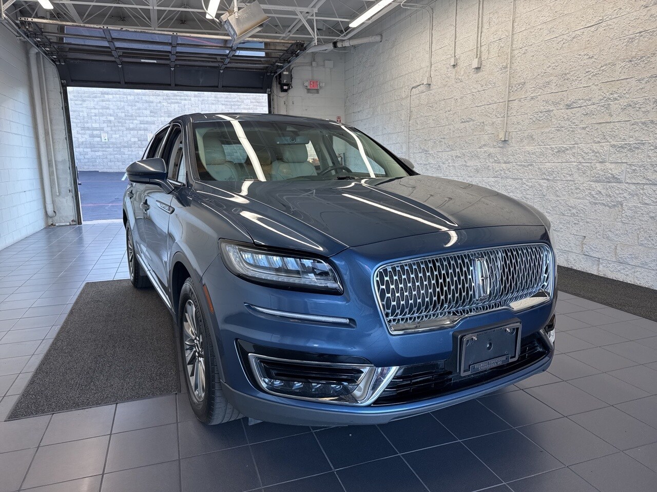 2019 Lincoln Nautilus Select photo 2