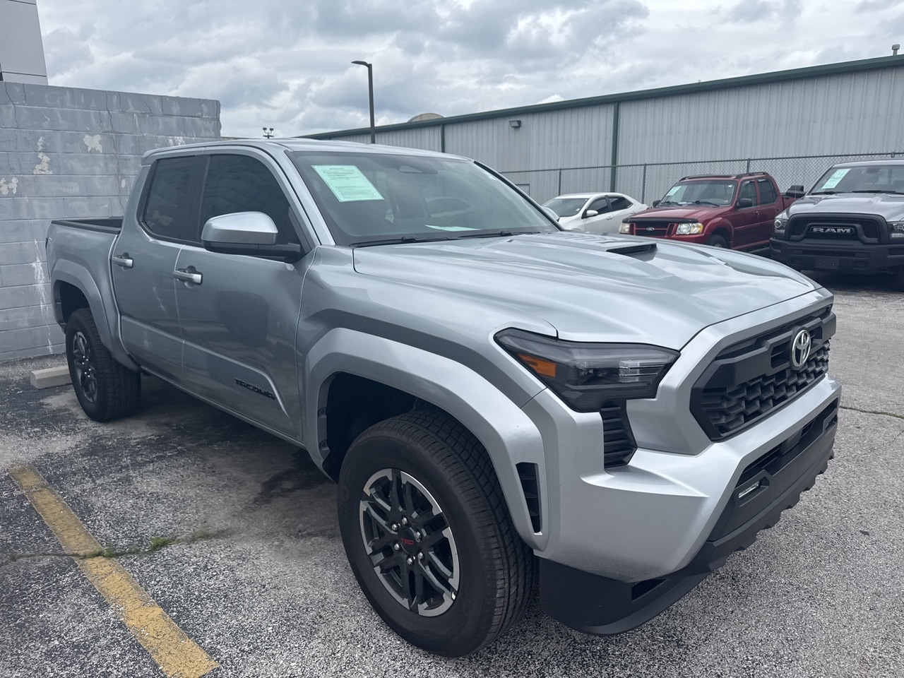 Used 2025 Toyota Tacoma TRD Sport with VIN 3TMLB5JN5SM128913 for sale in Springfield, MO
