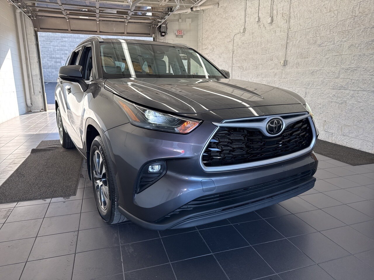 2022 Toyota Highlander XLE photo 2