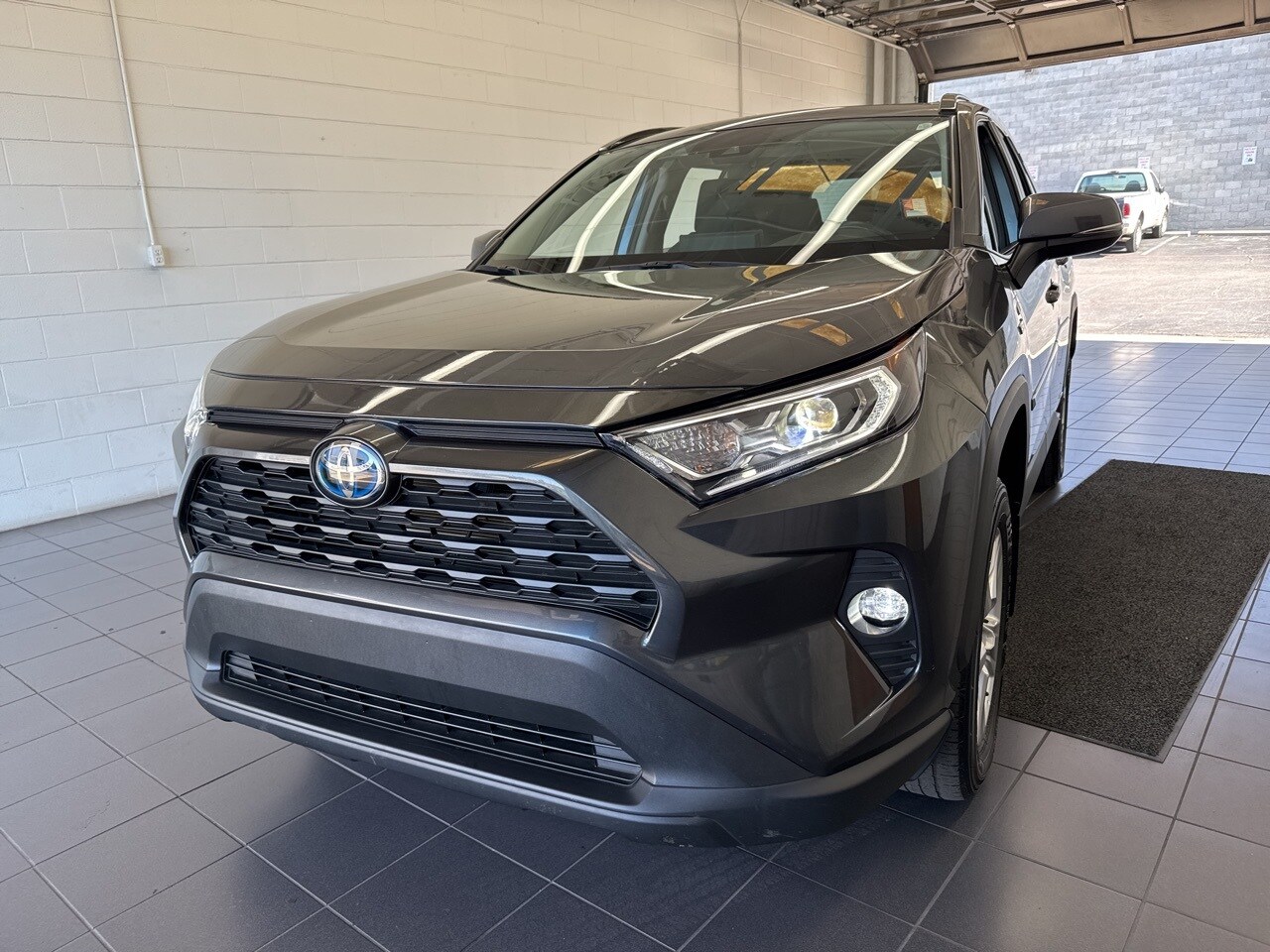 2021 Toyota RAV4 Hybrid XLE photo 3