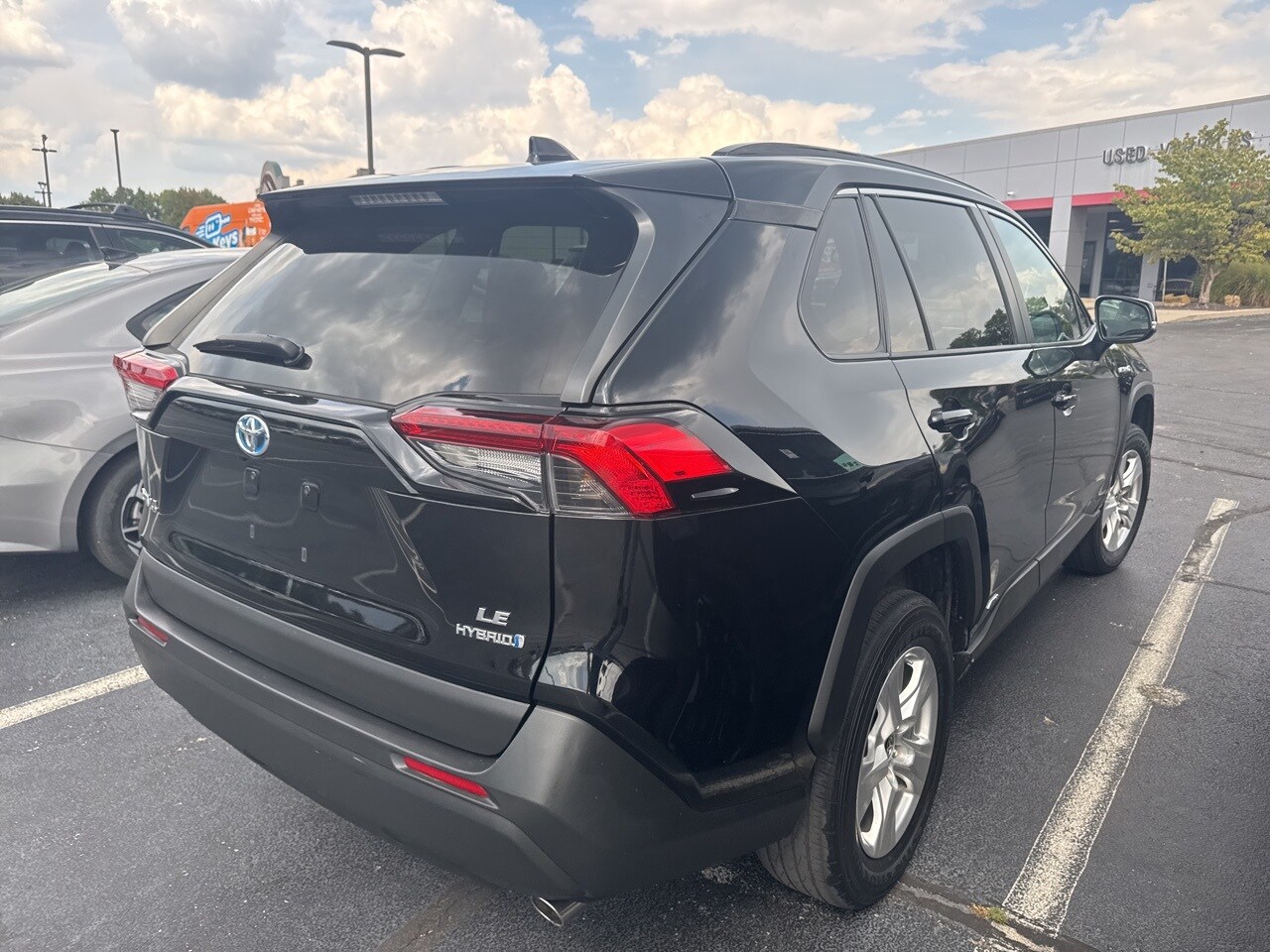 2021 Toyota RAV4 Hybrid LE photo 3