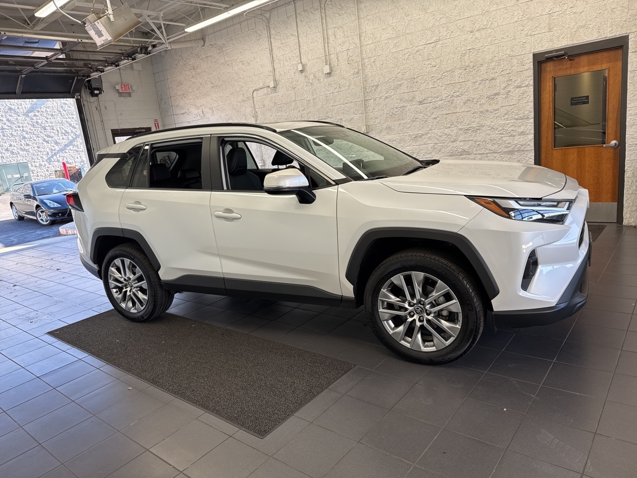 2024 Toyota RAV4 XLE Premium's photo