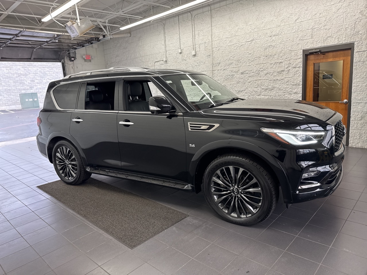2020 INFINITI QX80's photo