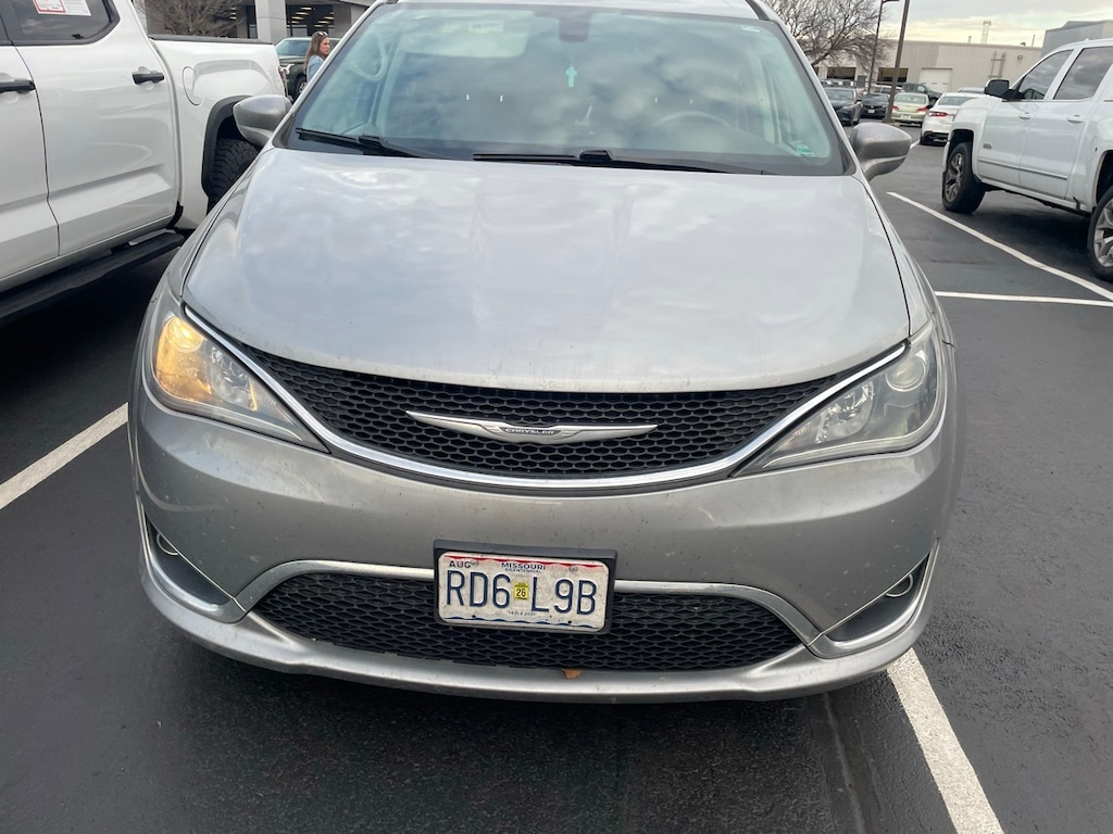 Used 2018 Chrysler Pacifica Touring L Minivan/Van