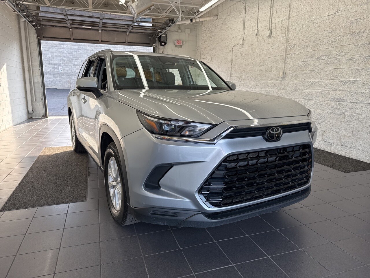 2024 Toyota Grand Highlander XLE photo 2