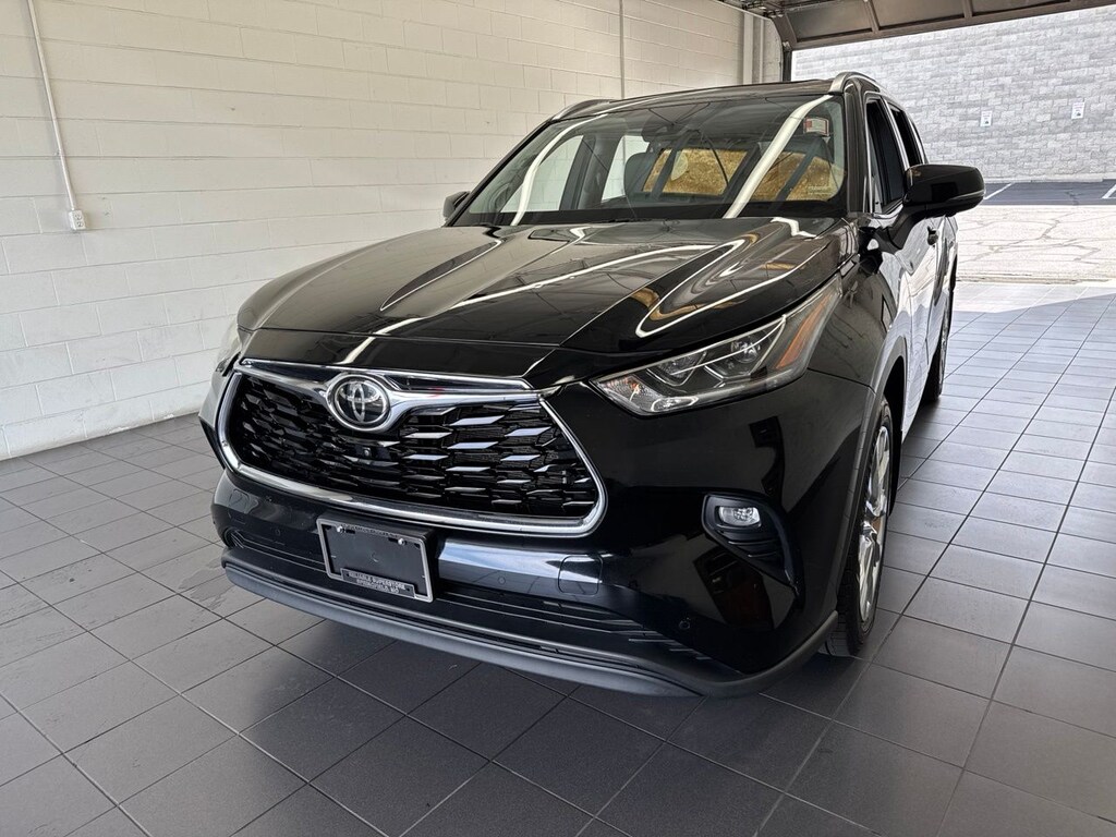 Used 2023 Toyota Highlander Limited SUV