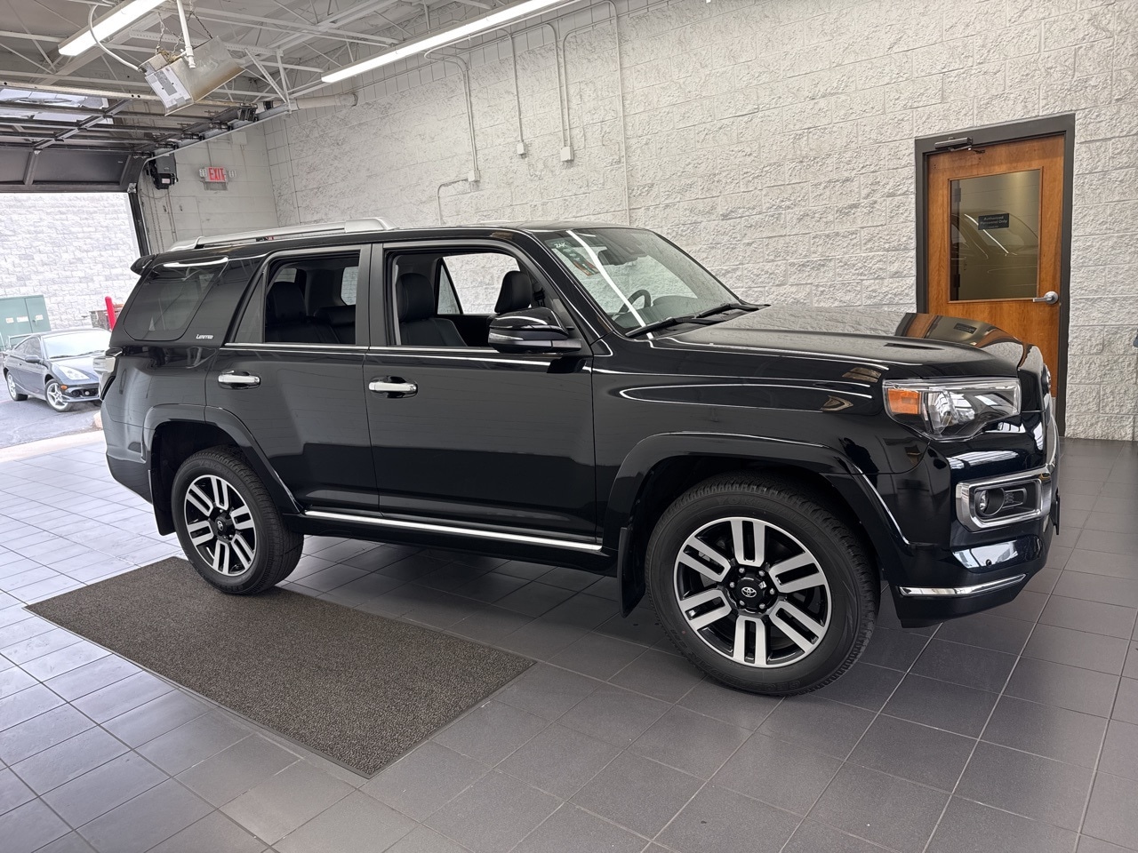 2022 Toyota 4Runner Limited's photo
