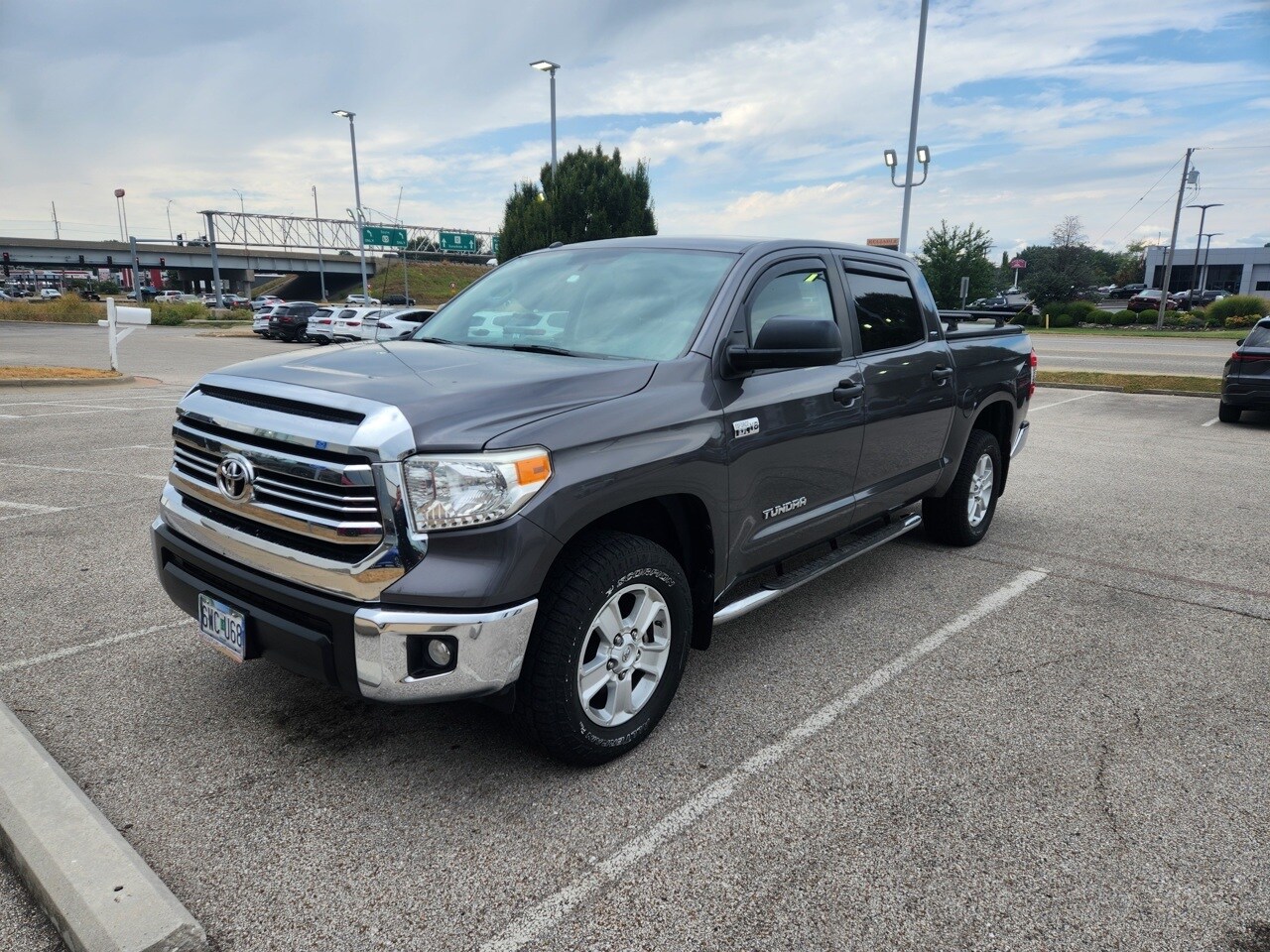 2017 Toyota Tundra SR5 photo 3