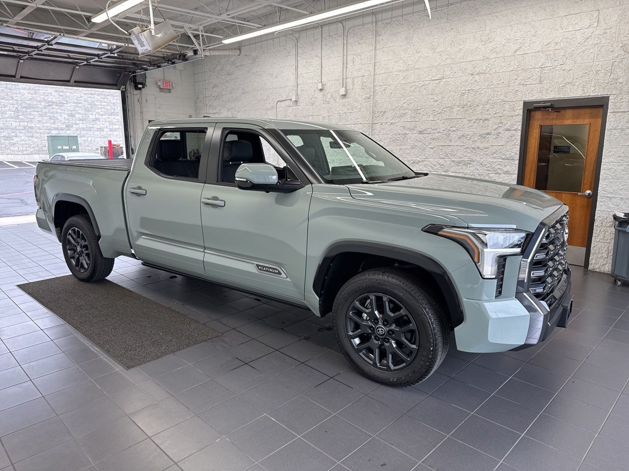 2025 Toyota Tundra Platinum 3.4L 4WD CrewMax 6.5' Bed's photo