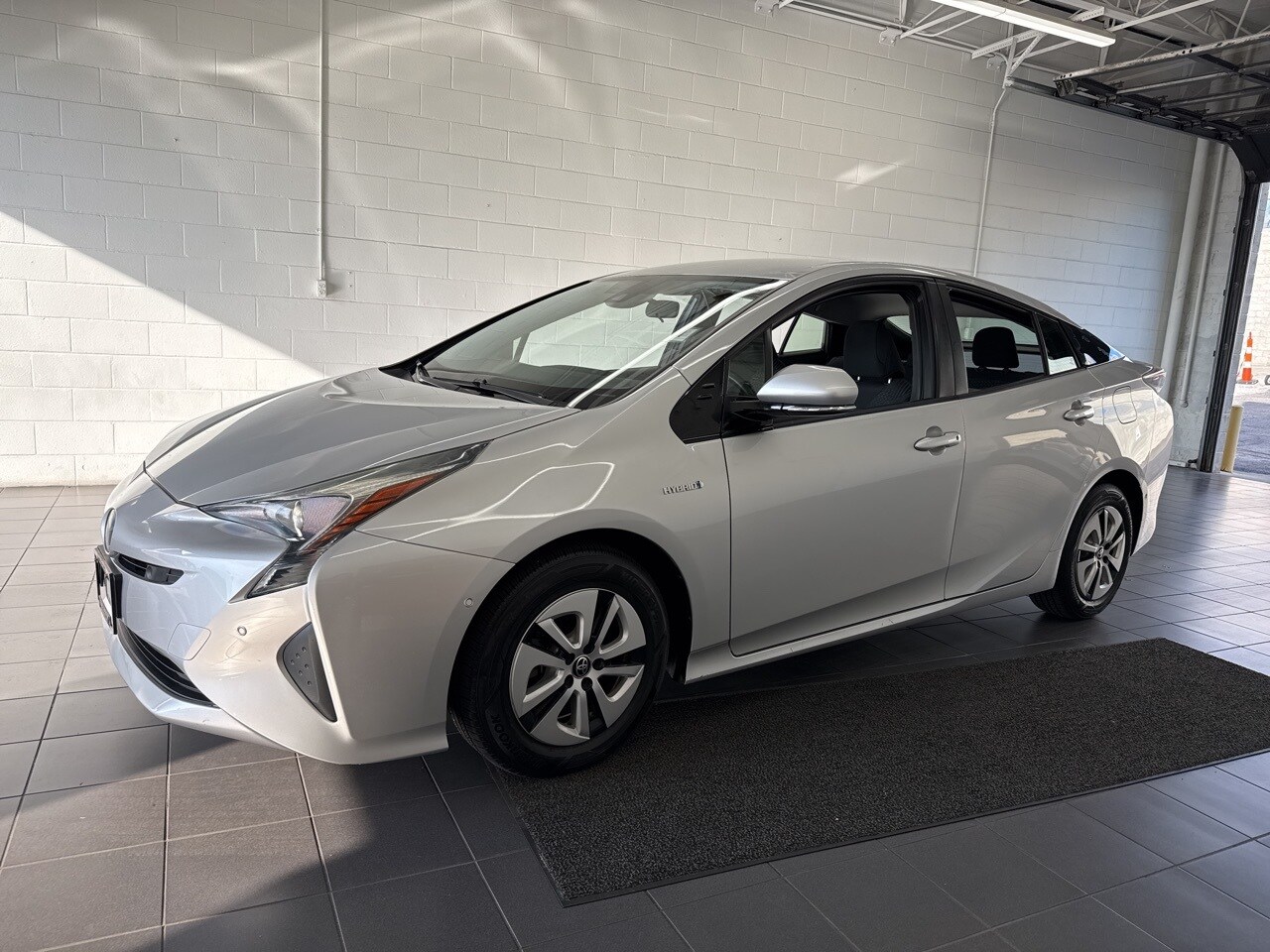 2018 Toyota Prius Two photo 3