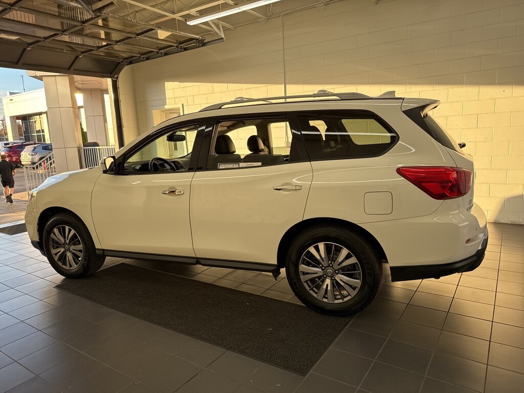 Used 2020 Nissan Pathfinder SL SUV