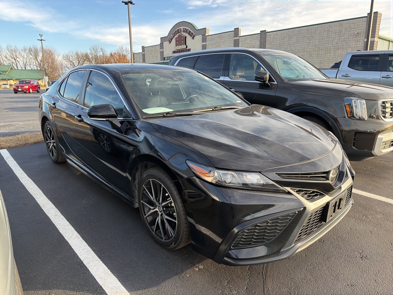 2023 Toyota Camry SE's photo