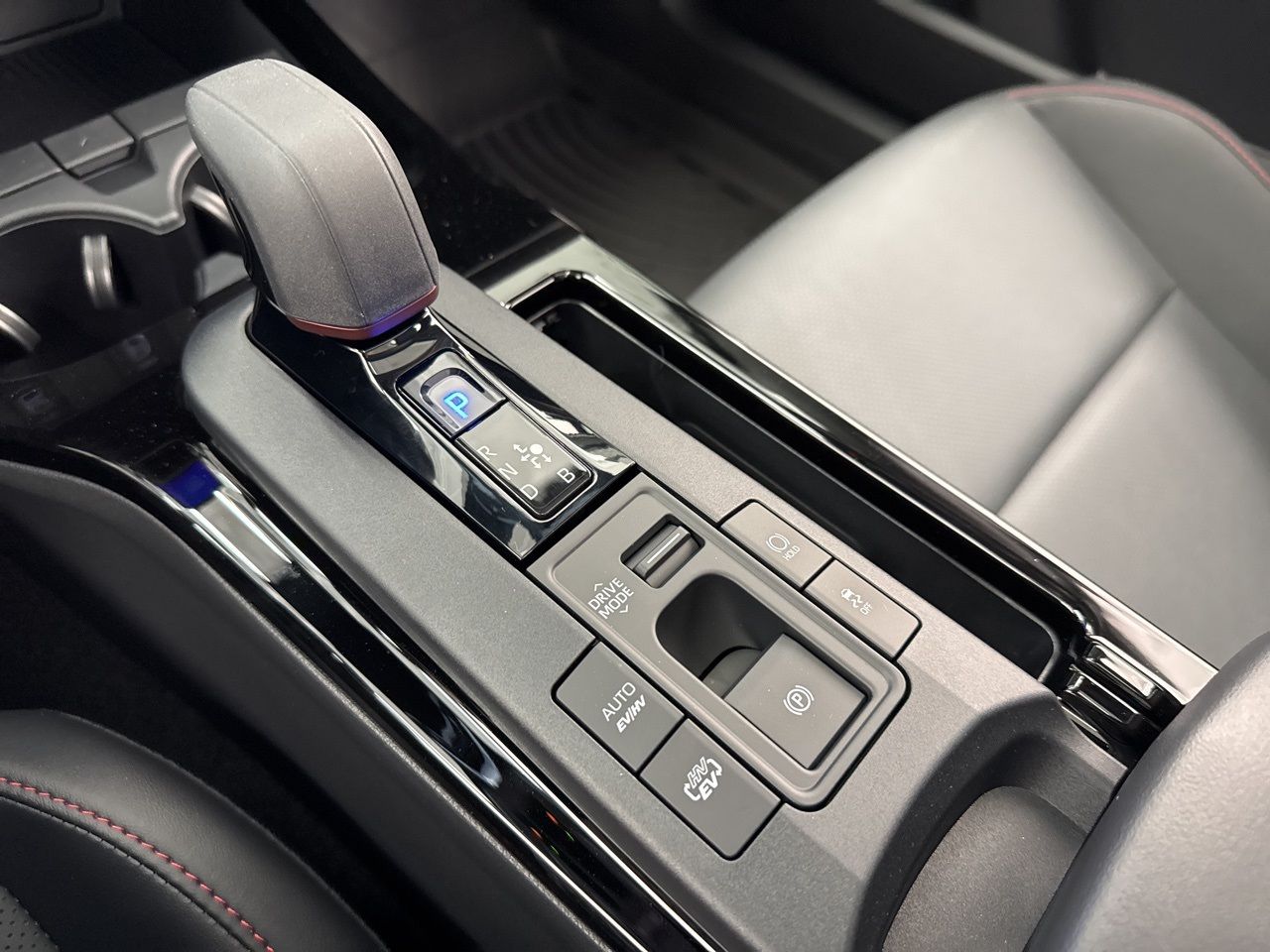 2026 Toyota Prius Plug-in Hybrid XSE Premium - Photo 31