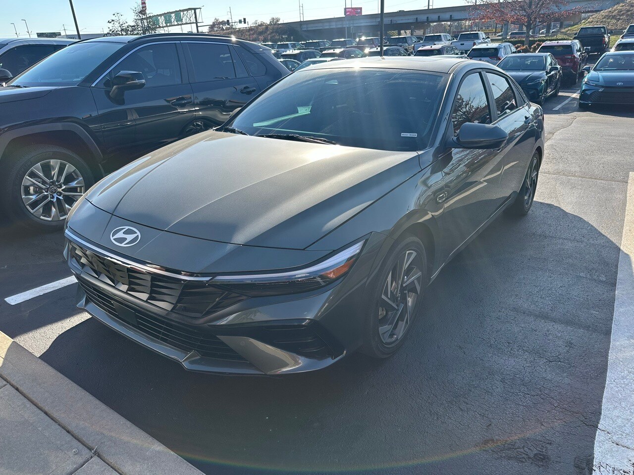 2024 Hyundai Elantra Hybrid Limited photo 2