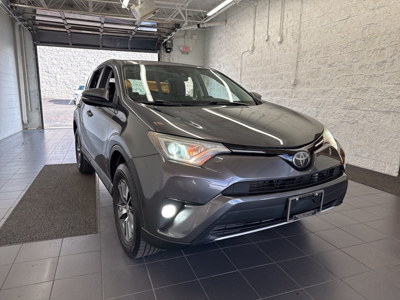 2018 Toyota RAV4 XLE photo 2