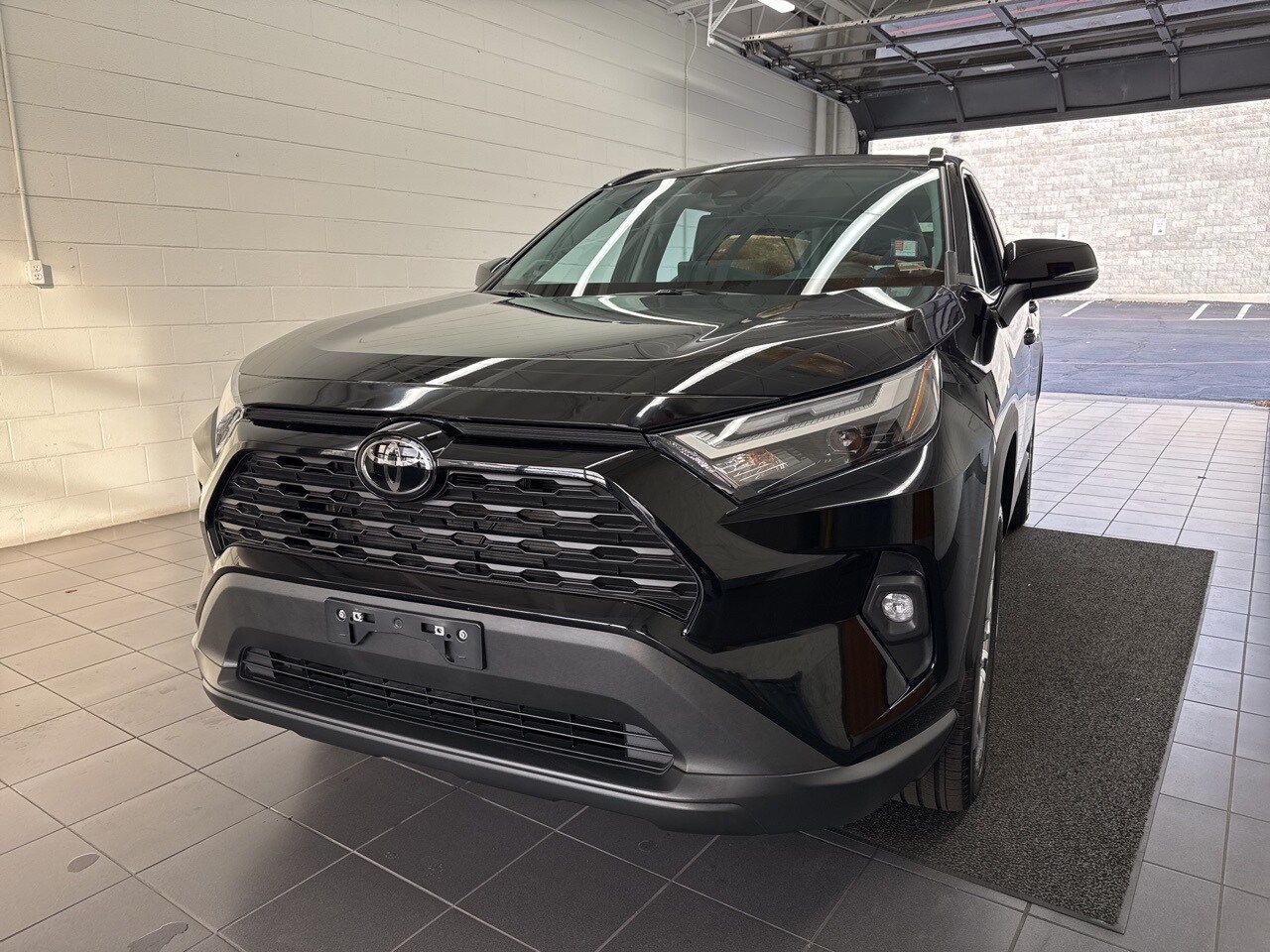 2024 Toyota RAV4 XLE Premium photo 3
