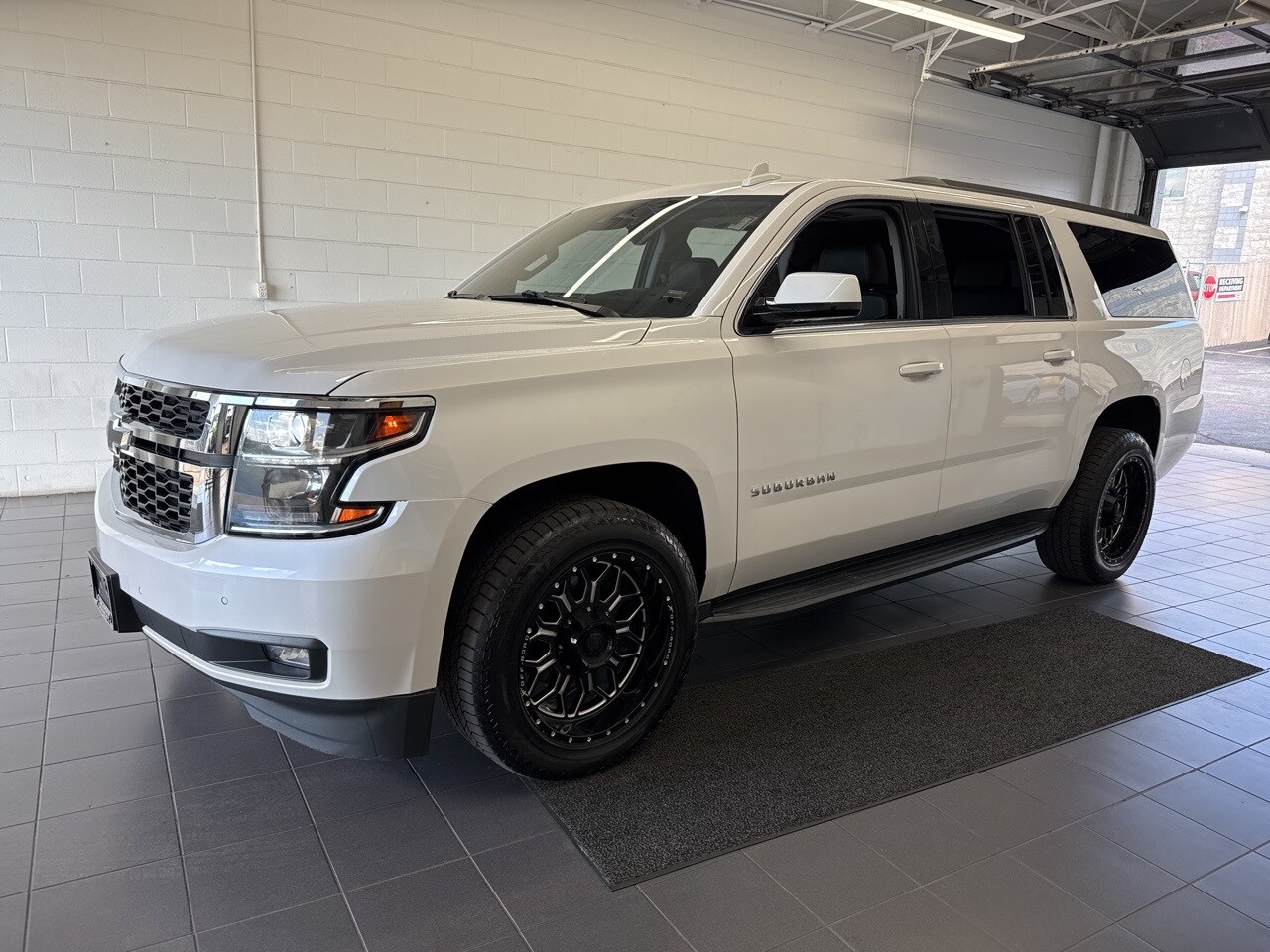 2020 Chevrolet Suburban LT photo 4