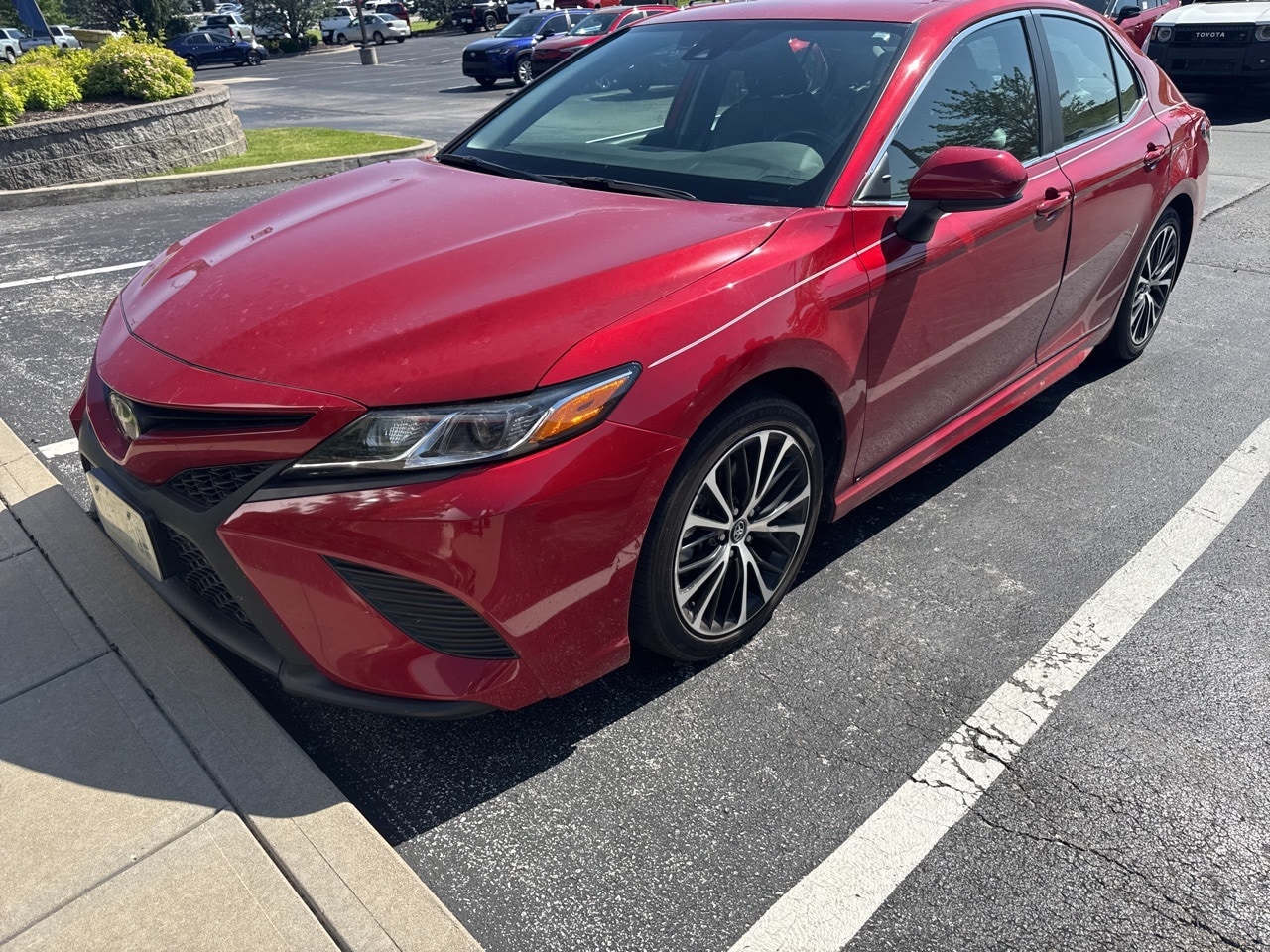 Used 2019 Toyota Camry SE with VIN 4T1B11HK0KU172702 for sale in Springfield, MO