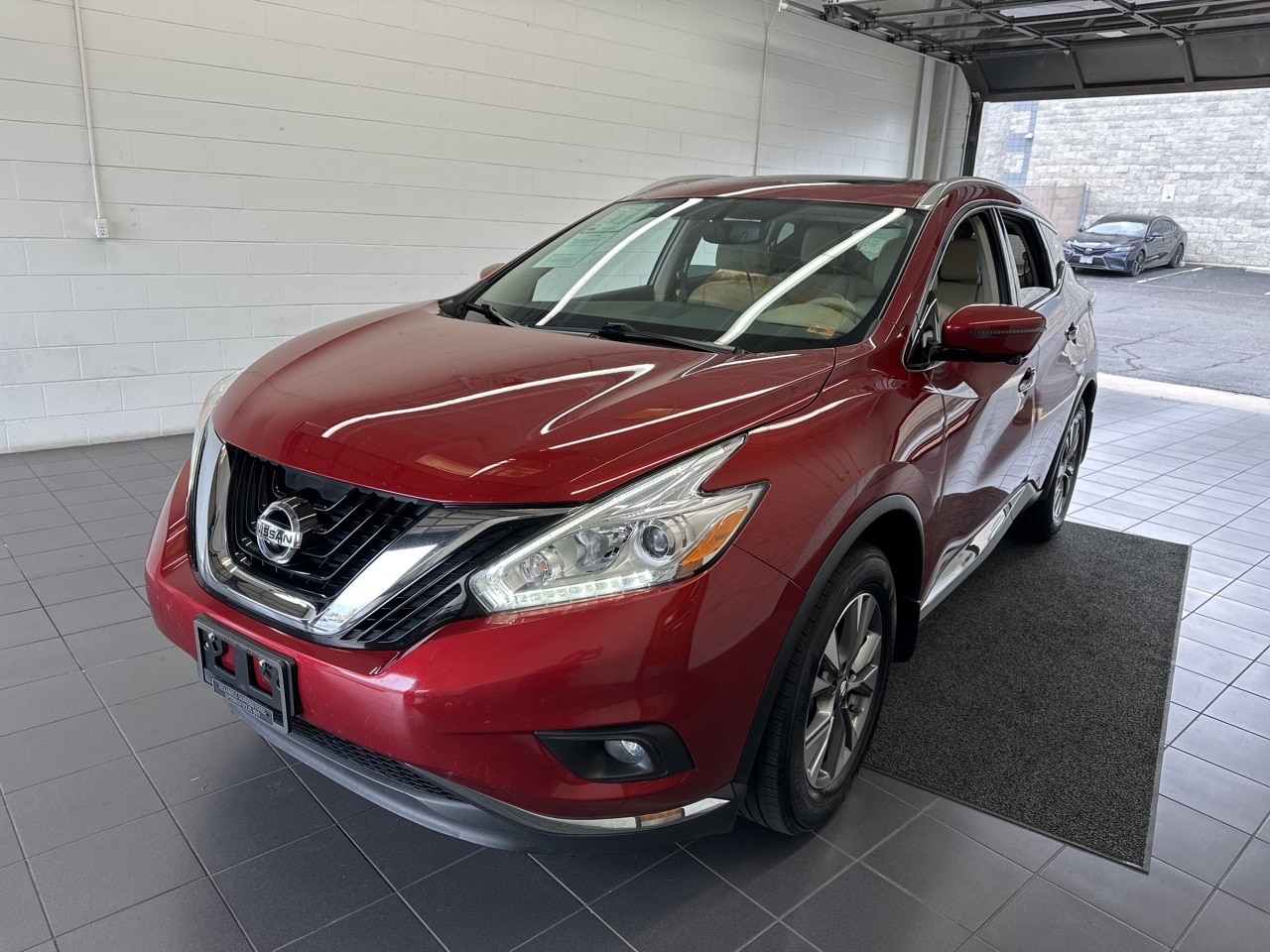 Used 2017 Nissan Murano SL with VIN 5N1AZ2MG9HN142676 for sale in Springfield, MO