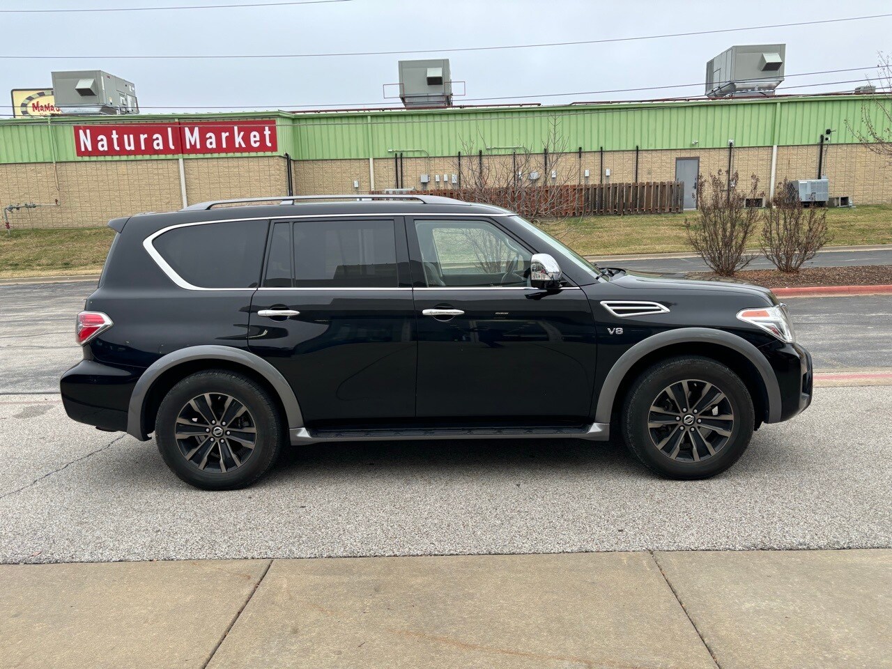 2018 Nissan Armada SL photo 3