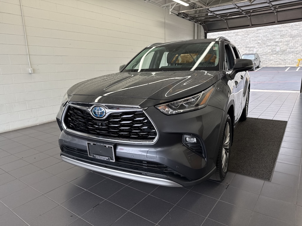 Used 2021 Toyota Highlander Hybrid Platinum SUV