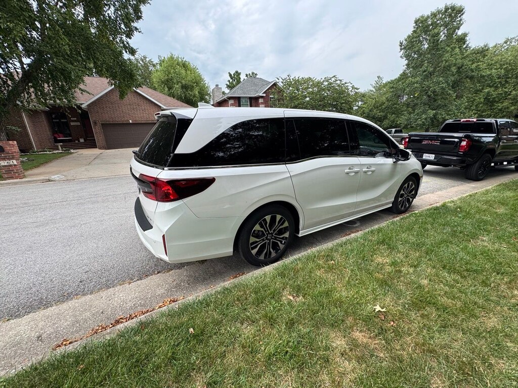 Used 2025 Honda Odyssey Elite Minivan/Van
