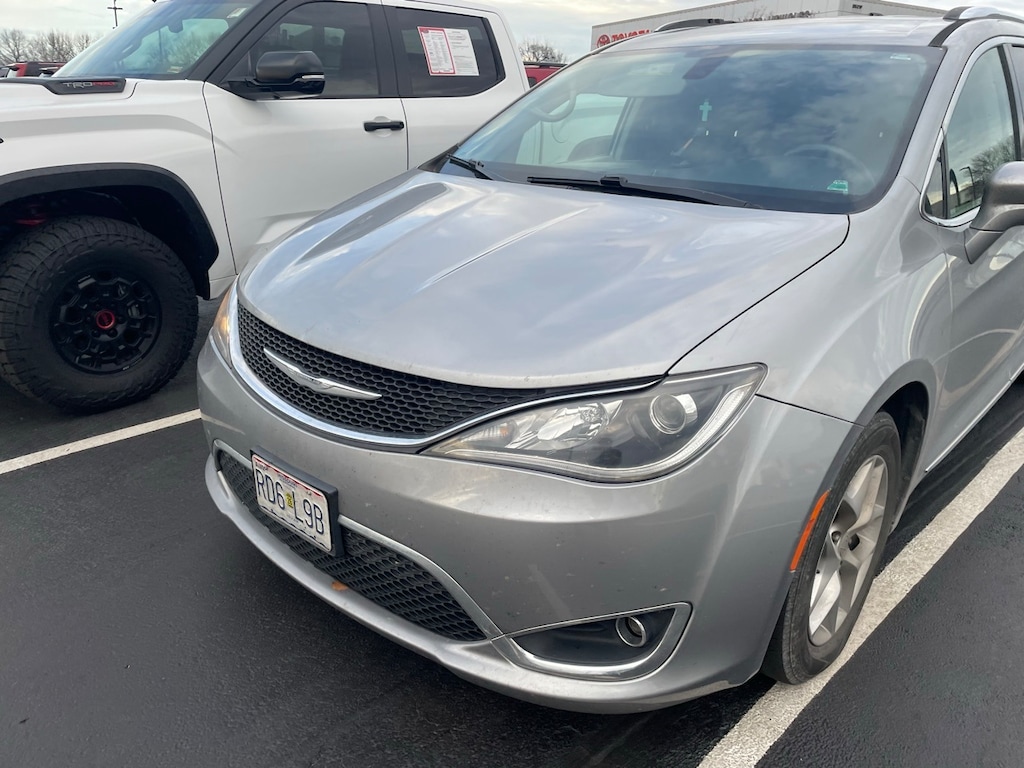 Used 2018 Chrysler Pacifica Touring L Minivan/Van