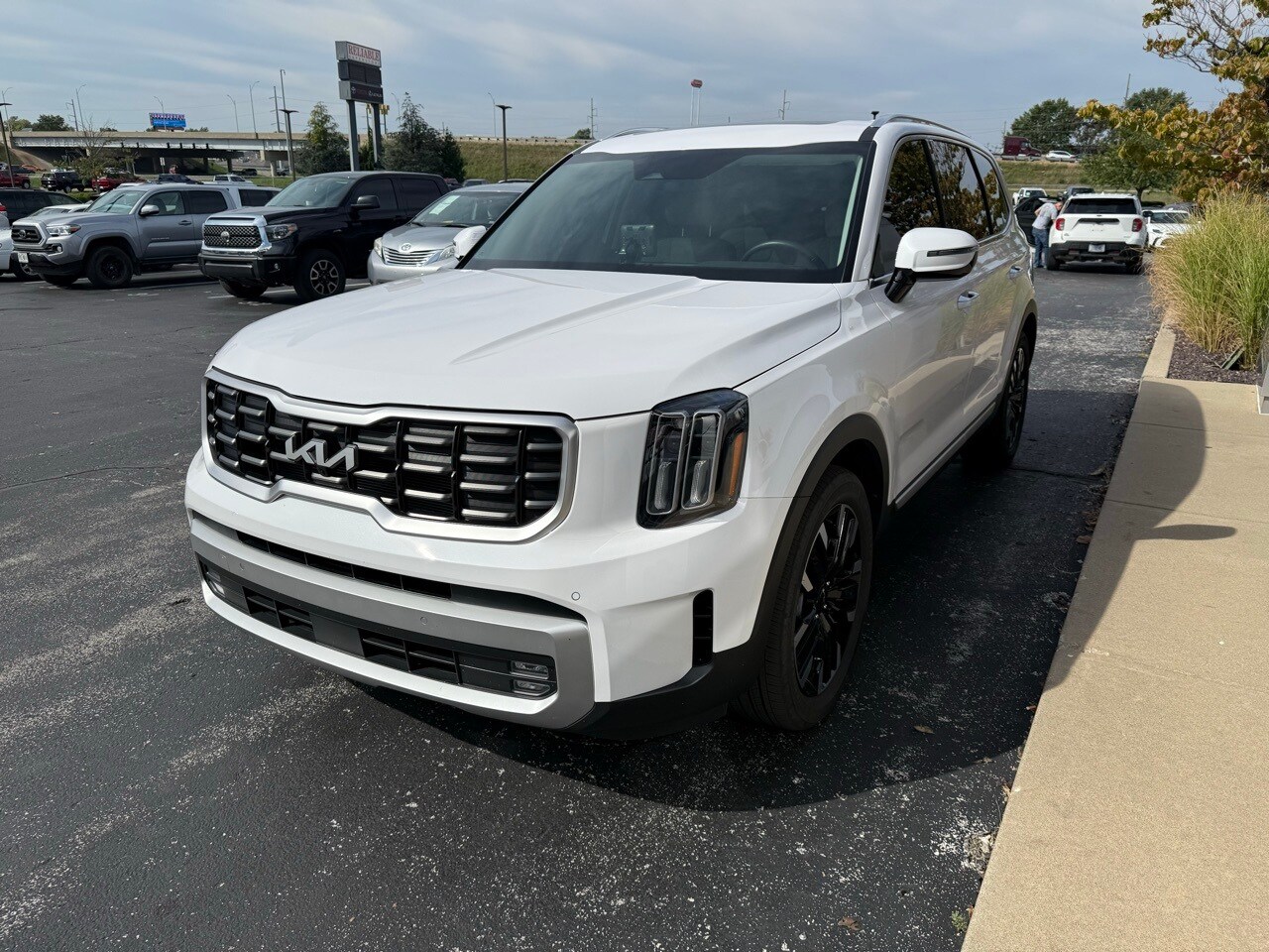2024 Kia Telluride SX photo 2