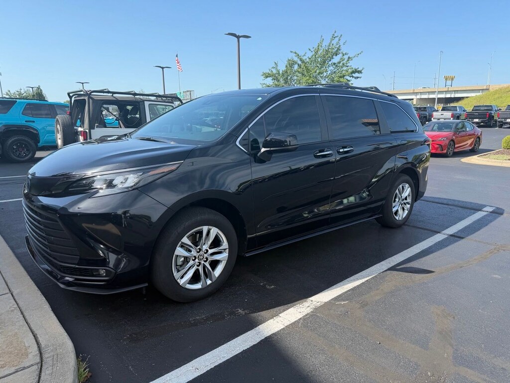 Used 2023 Toyota Sienna Woodland Edition Minivan/Van