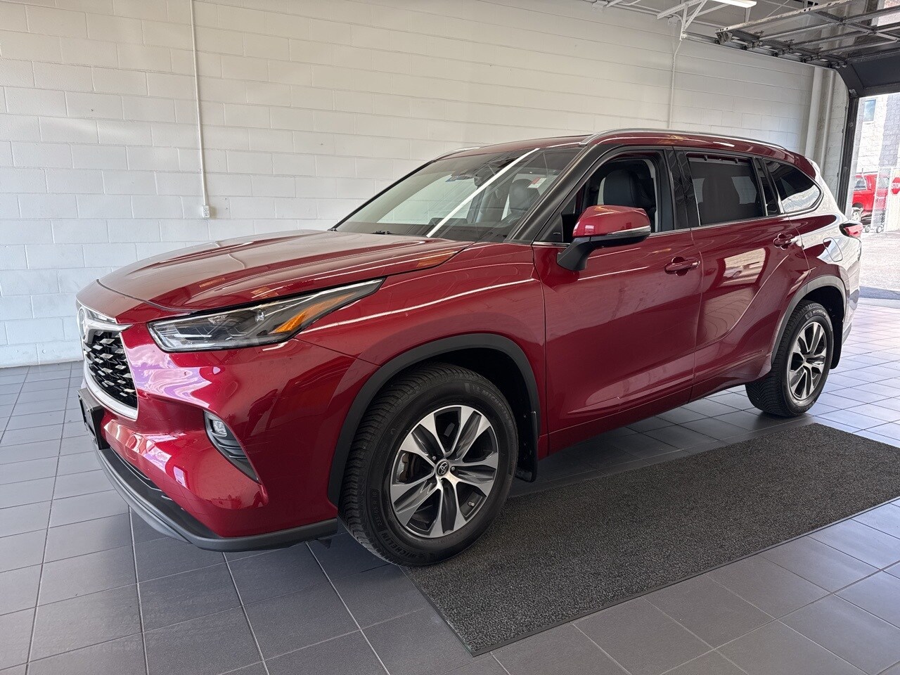 2021 Toyota Highlander XLE photo 4