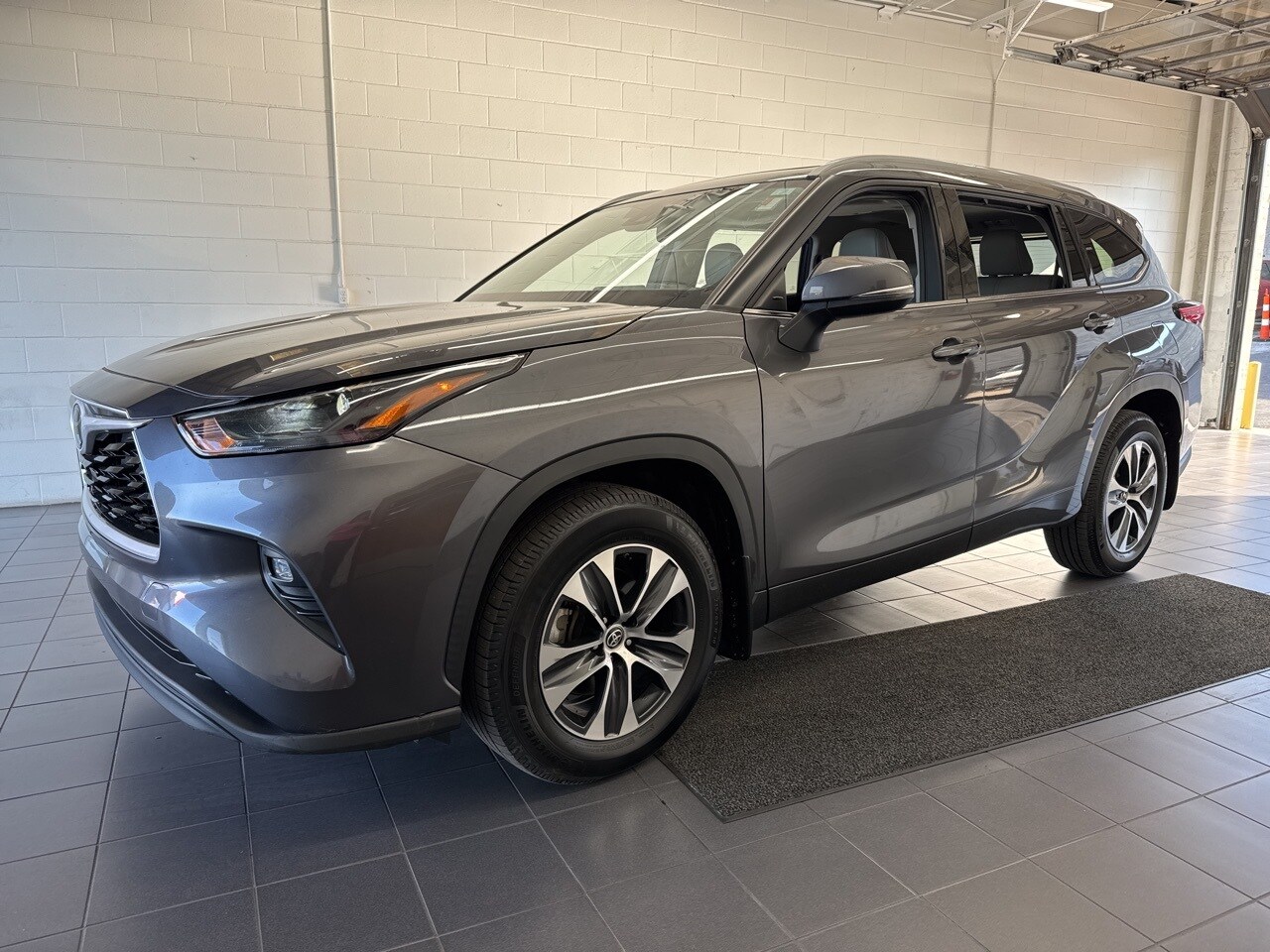 2022 Toyota Highlander XLE photo 4